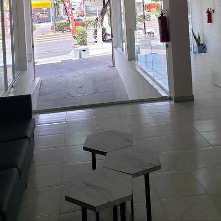 Hotel Estadia เลออน ภายนอก รูปภาพ