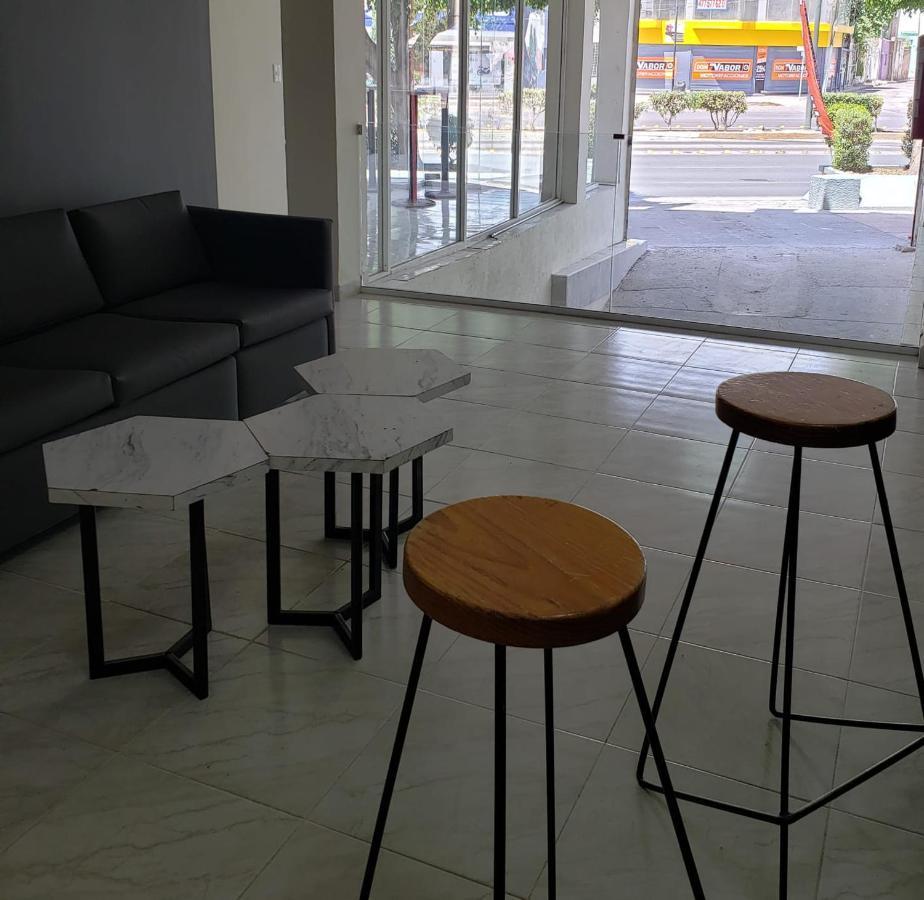 Hotel Estadia เลออน ภายนอก รูปภาพ
